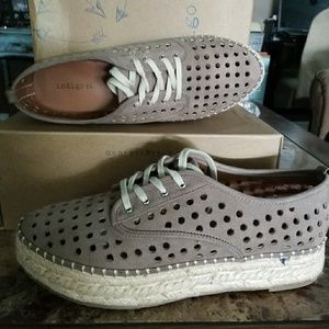 Woman shoes